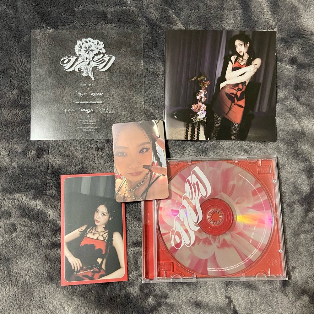 Soojin 아가씨 AGASSY 1st EP Album Jewel A Version